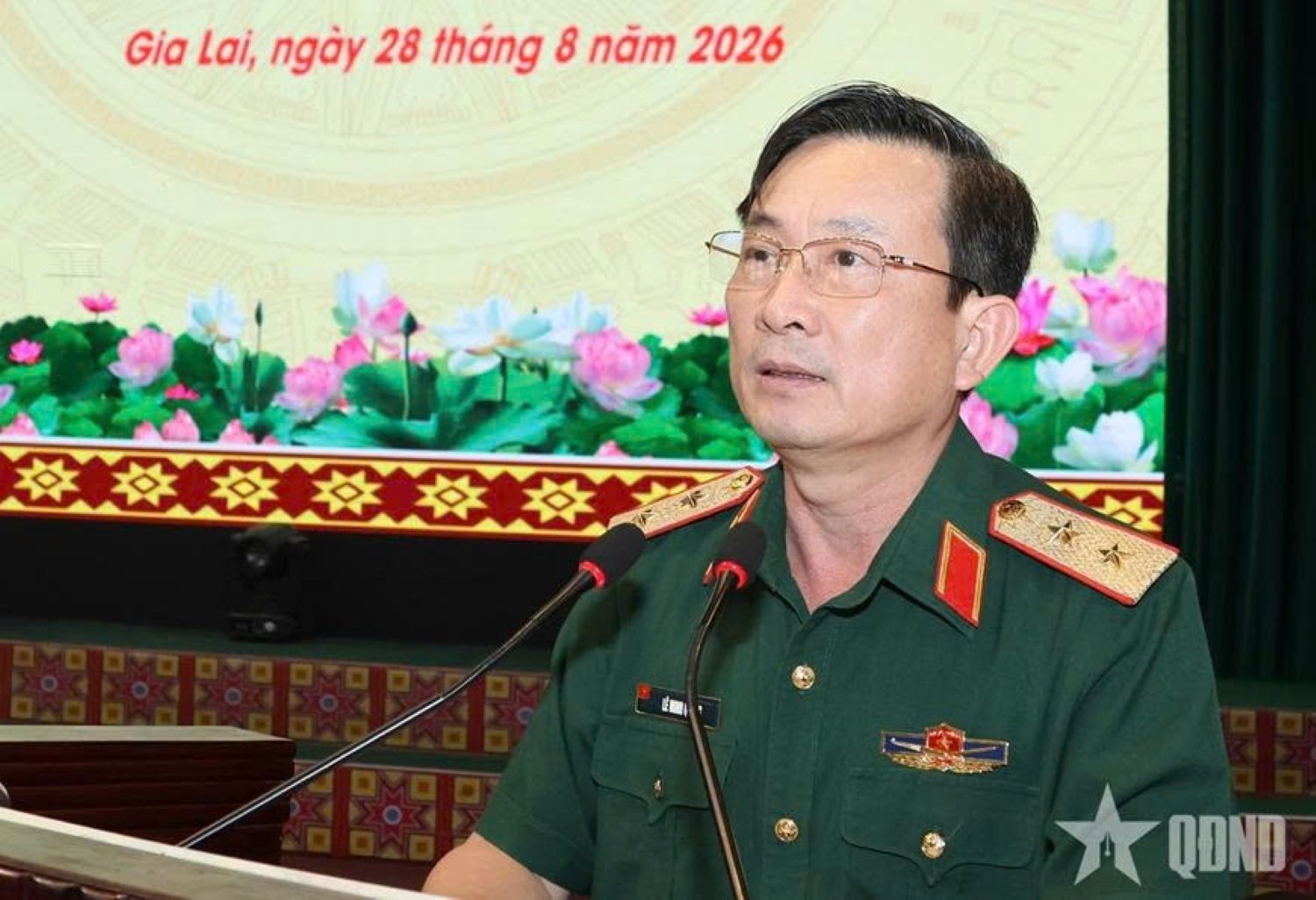Điều động, bổ nhiệm, kéo dài thời hạn giữ chức vụ một số cán bộ thuộc Bộ Quốc phòng